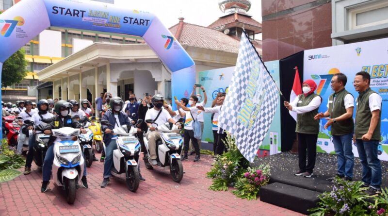 Show Off 1.300 Motor Listrik Jatim Pecahkan Rekor MURI