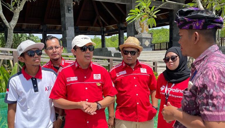 AXIC Nanam Bibit Bakau Plus Kopdargab ke Bali