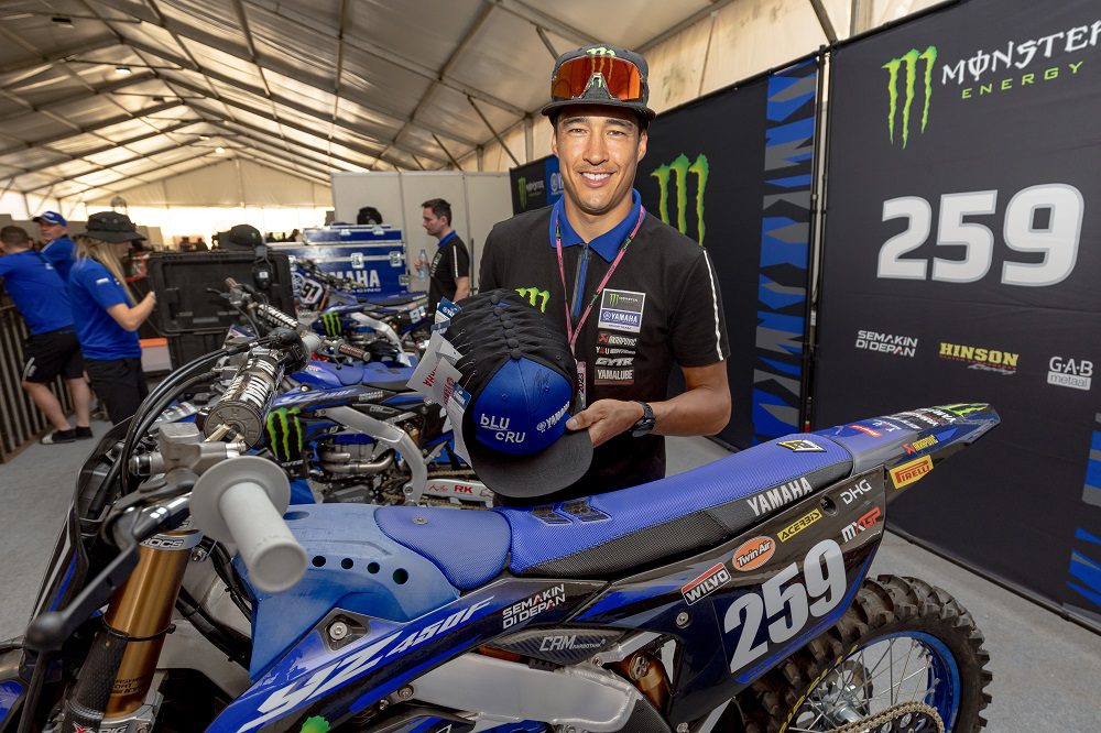 Jeremy Seewer dan Glenn Coldenhoff Terpukau Sambutan Fans Indonesia di MXGP Sumbawa
