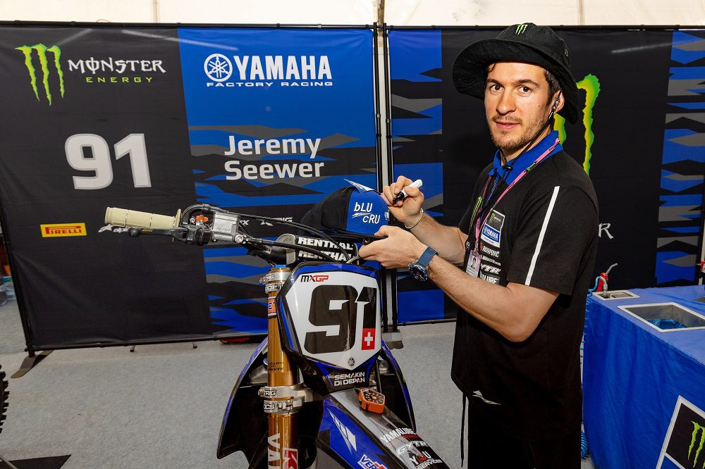 Jeremy Seewer dan Glenn Coldenhoff Terpukau Sambutan Fans Indonesia di MXGP Sumbawa