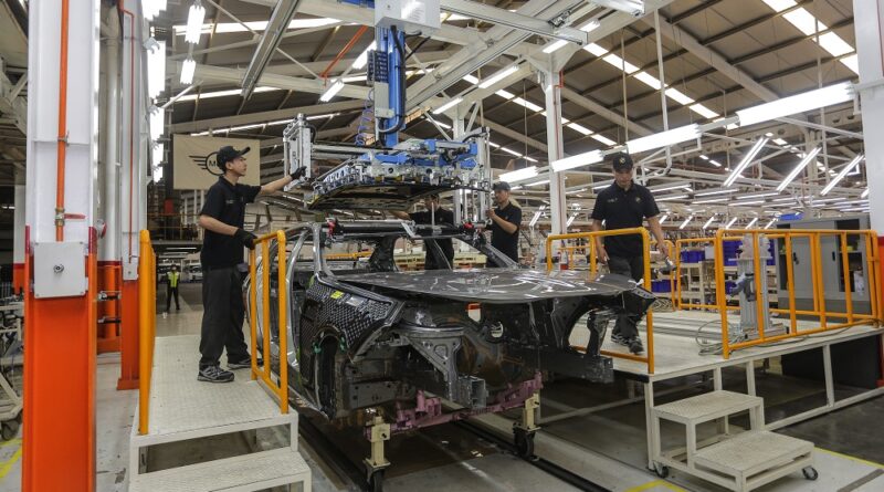 Parkir Otomatis Manjakan Driver BMW New Seri 7