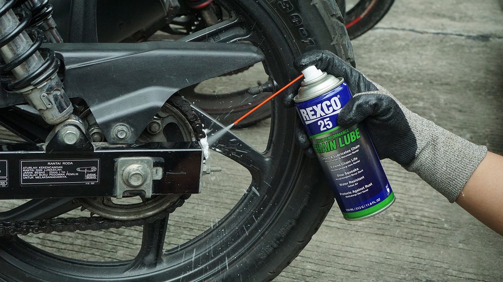  4 Pelumas Bikers Wajib Bawa Saat Turing