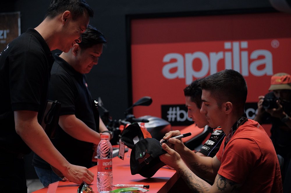 Aleix Espargaró dan Maverick Viñales Resmikan Dealer Motoplex Piaggio Indonesia Mataram