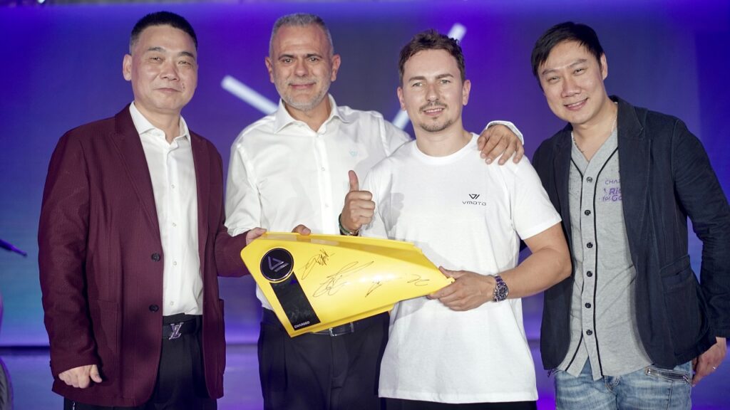 Jorge Lorenzo Resmi “Luncurkan” Rimau Bumblebee, Rimau Ecru, dan Maleo Latte