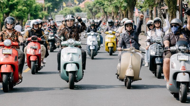 MOVE Keliling Kota Pakai Batik