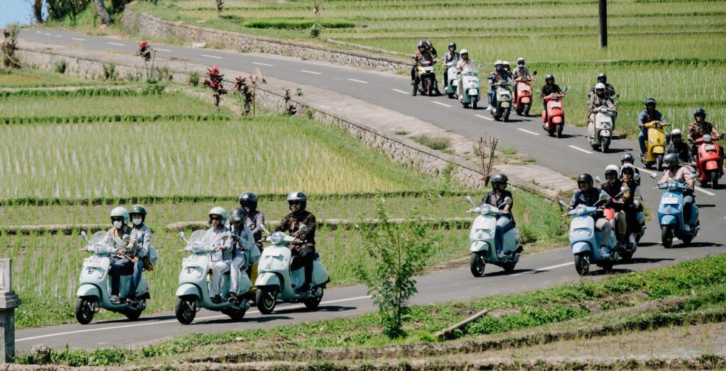 MOVE Keliling Kota Pakai Batik