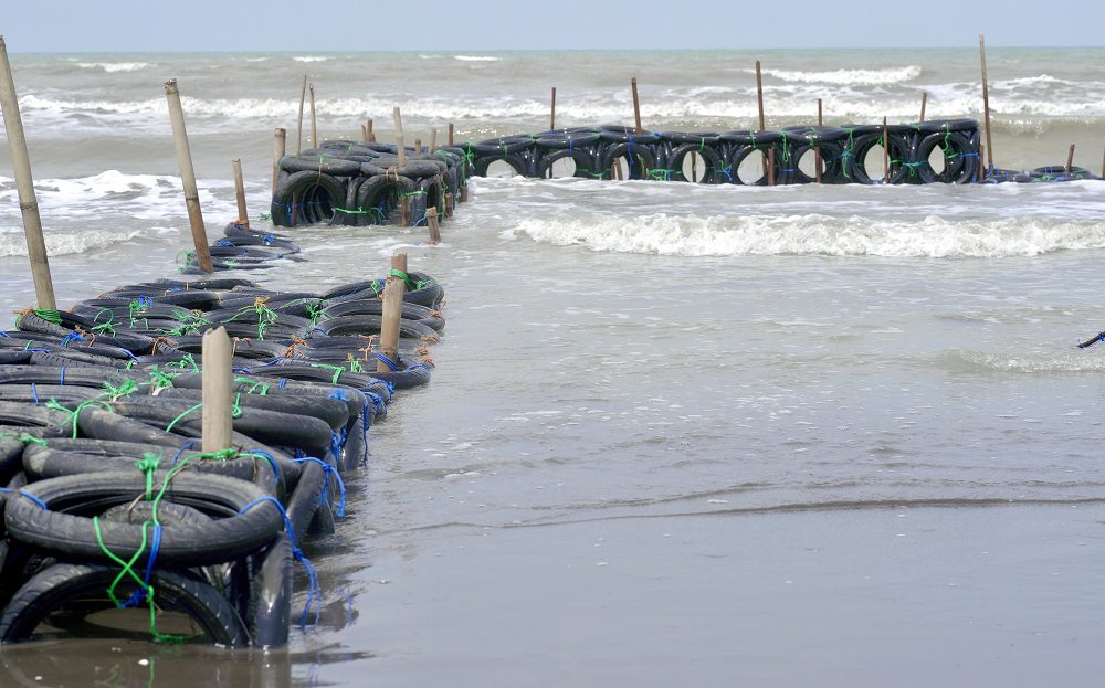 Membuat Alat Pemecah Ombak dari Ban Bekas Ala Panet Ban