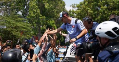 Riders Parade MotoGP Mandalika, Alex Marquez Diarak Keliling Lombok