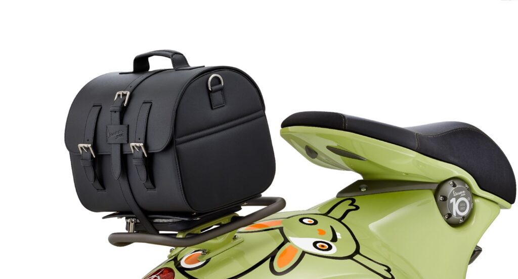 Vespa 946 10° Anniversario Rayakan Tahun Kelinci Yang Menyenangkan