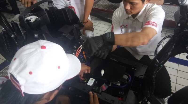 Baterai Dan Charger Honda EM1 e Ready Bisa Diorder