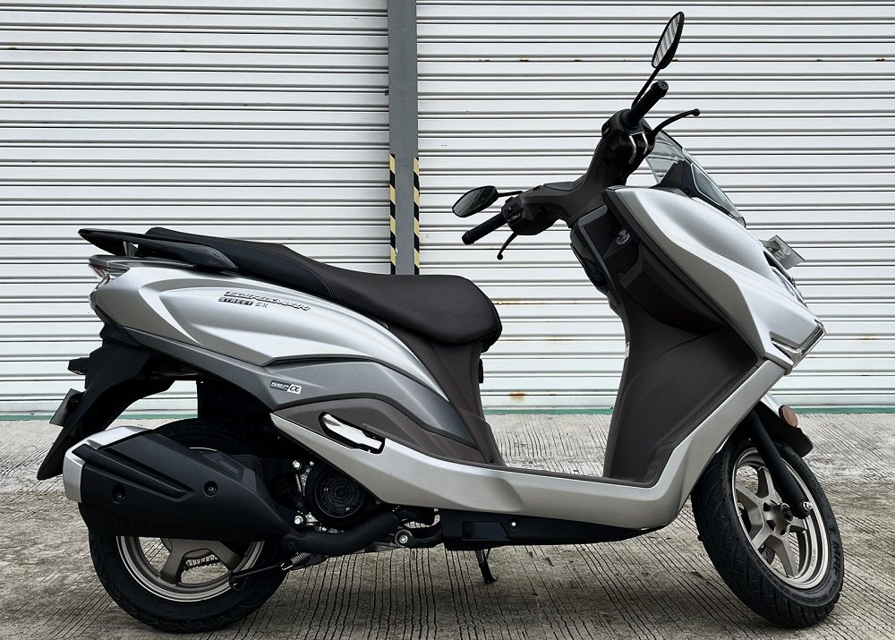 Desain Unassuming Elegance Bikin Suzuki Burgman Street Elegan Stylish