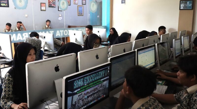 Sri Mulyani - SMA Excellent Beasiswa Wahana Sangat Membantu Ringankan Biaya Sekolah