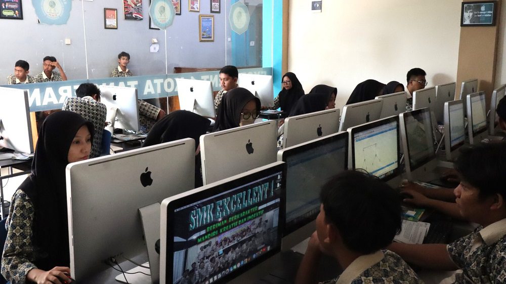 Sri Mulyani - SMA Excellent Beasiswa Wahana Sangat Membantu Ringankan Biaya Sekolah