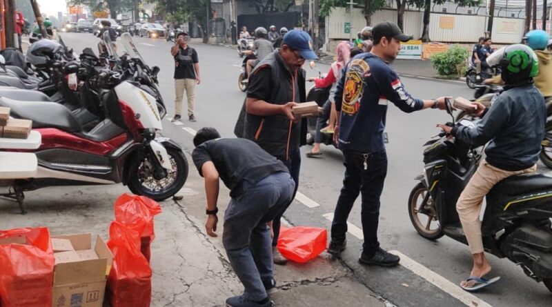 Dumors Jakarta Bagi Takjil Serentak