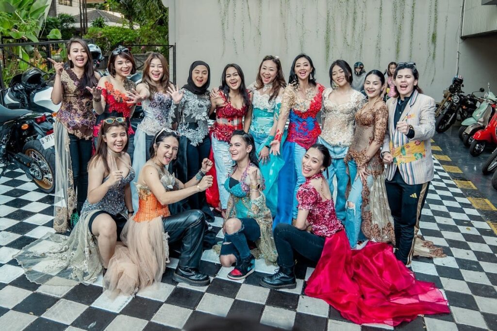 Main Cantik Indonesia Rayakan Hari Kartini Dengan City Ride Ibukota