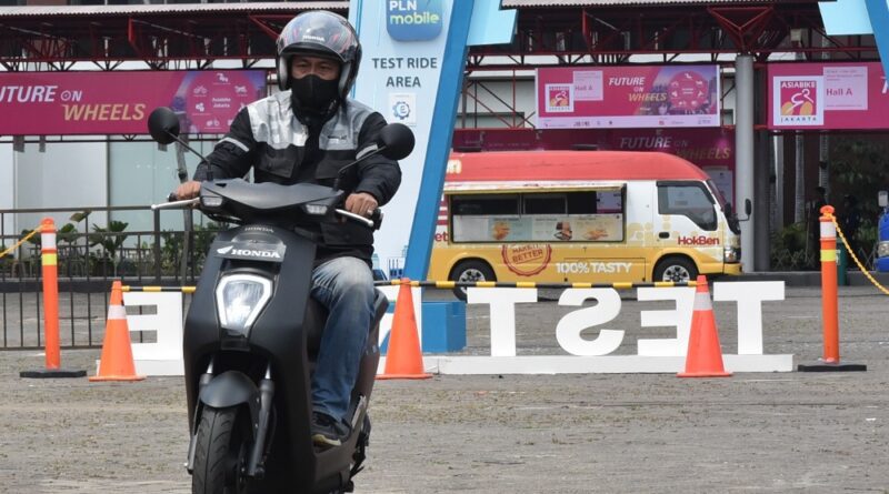 Yuk Jajal Motor Listrik Honda Terbaru di PEVS 2024 !