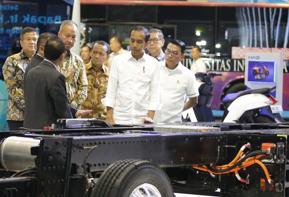 Jokowi Optimis Net Zero Emission Indonesia Tercapai Dengan Adanya PEVS 2024