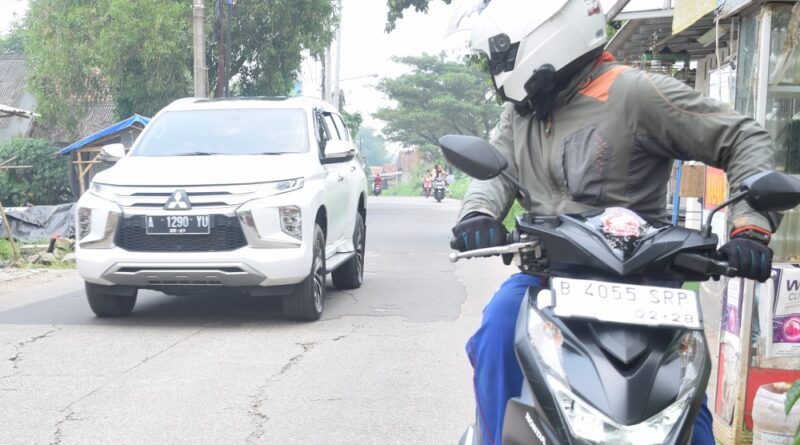 Safety Riding Old School, Spion Boleh Tapi Lihat Belakang Wajib