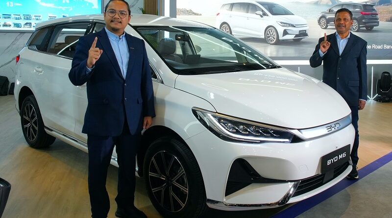 BYD M6, MPEV Listrik Pertama di GIIAS Bandung 2024