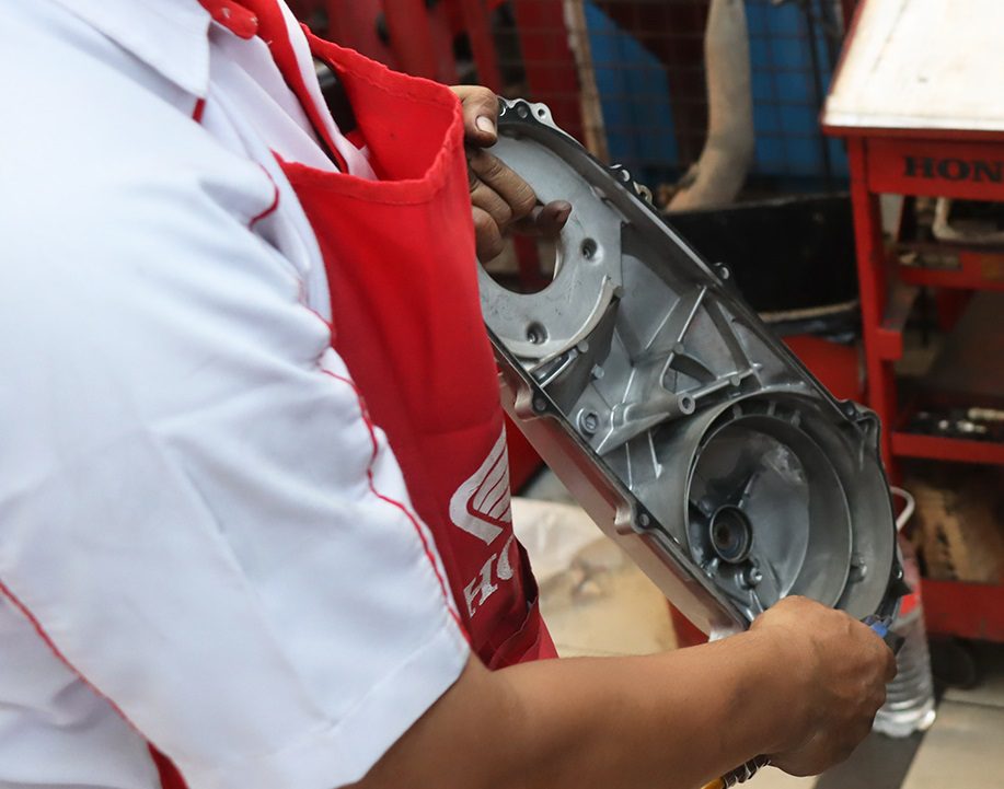 7 Alasan Cover CVT Honda PCX Wajib Dibersihkan