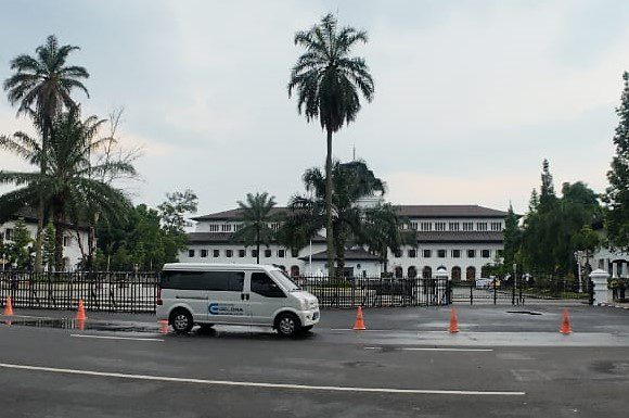 Jajal Gelora E si Mobil Travel Listrik di Tol Jakarta-Bandung, Tembus 110 kmjam Anteng-Ateng Aja