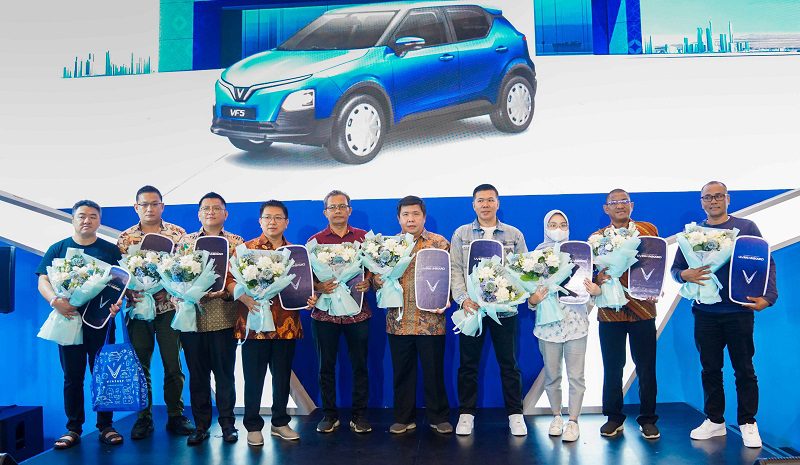 VinFast Mulai Pengiriman Mobil Listrik VF 5 di Indonesia