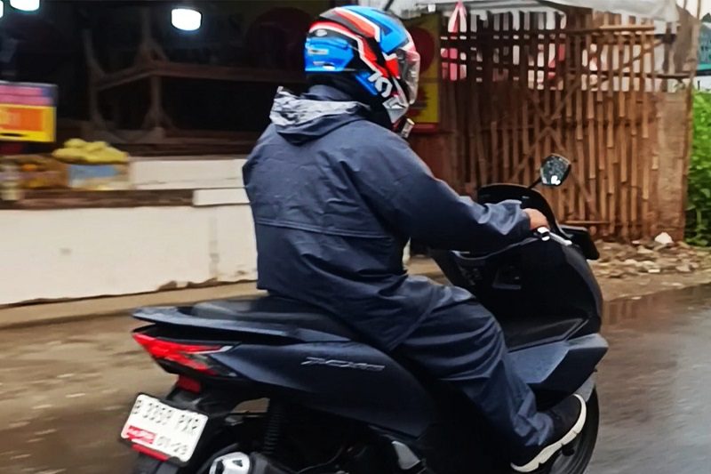 Jangan Berhenti Sembarangan Saat Hujan, Sekarang Didenda 250 Ribu