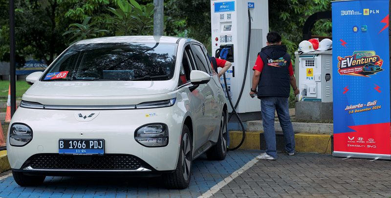 PLN Mobile Eventure Jajal Wuling Cloud EV 1.357 Km Hanya 5 kali Pengisian Saja