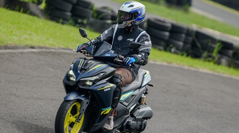 Pengalaman Jajal Aerox Alpha di Sentul, Stabil Nggak Takut Rebahan Nikung