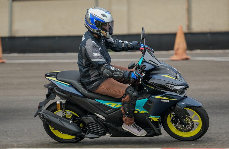 Pengalaman Jajal Aerox Alpha di Sentul, Stabil Nggak Takut Rebahan Nikung