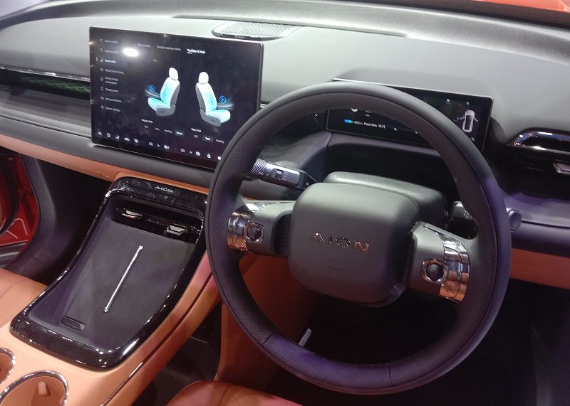 Pada ajang IIMS 2025, AION Indonesia mengumumkan harga kedua varian ini, dengan AION V Exclusive