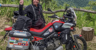 Perempuan Turki Ini Jelajah Dunia Bareng Aprilia Tuareg 660 Sendirian