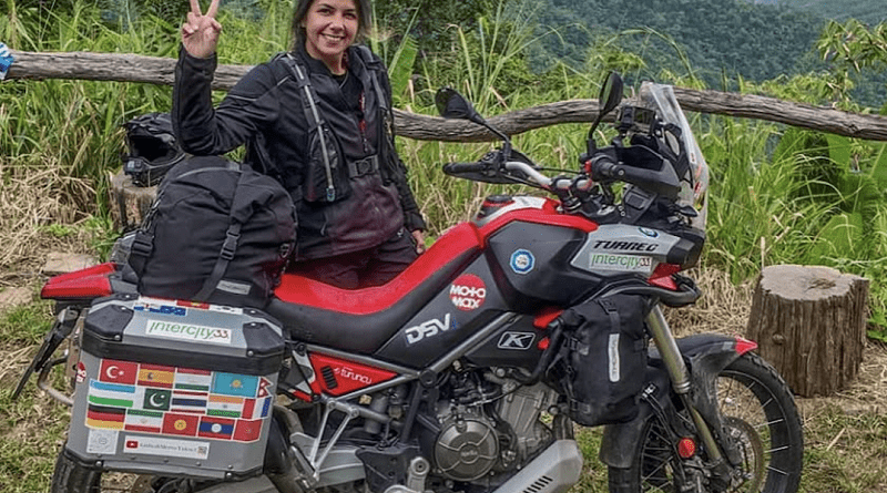 Perempuan Turki Ini Jelajah Dunia Bareng Aprilia Tuareg 660 Sendirian