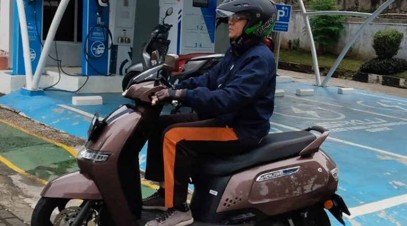 Turing Pakai Motor Listrik TVS IQube S Jakarta-Ciloto No Worry, Hujan Turunan Licin Smooth Banget