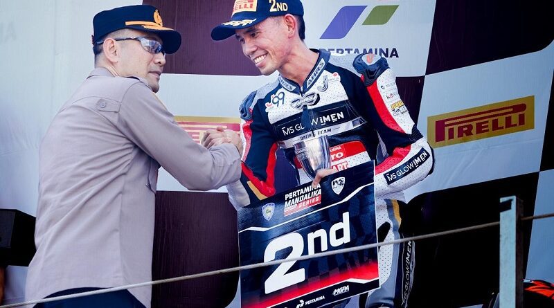 Dimas Ekky Pratama dan Gerry Salim Podium di Mandalika Racing Series 2025