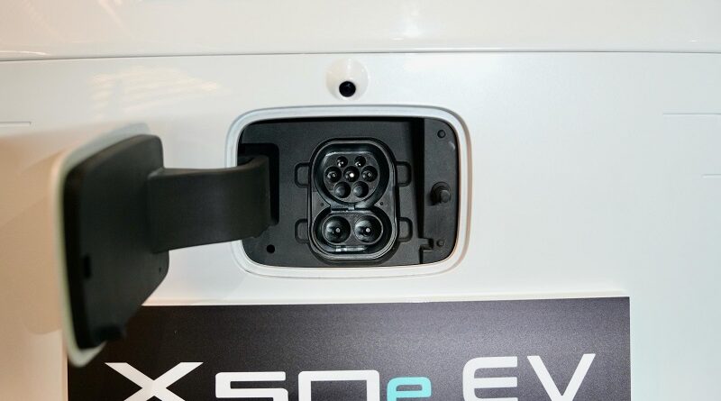 Lagi Nyari Mobil Listrik 5 Seat Nih JETOUR X50e EV Bisa Jadi Alternatif