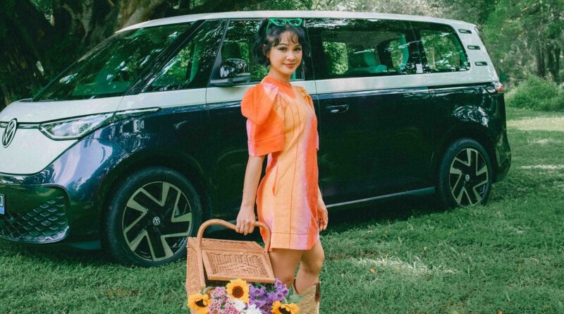 Andien dan VW Kombi Listrik Bahagia di Ujung Jalan, Bukan Indonesia Gelap