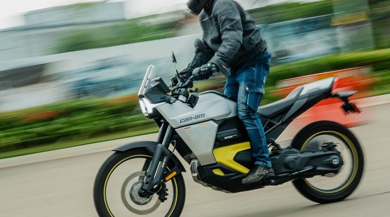 Can-Am, Trail Listrik Endurance Baterai 8,9 kWh Sanggup 160 Km