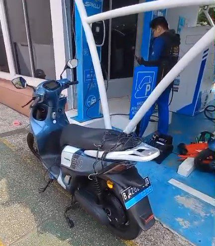 Adora Nekad Jajal Trek Ekstrem Bukit Senja Café Puncak, Nanjak 45 Derajat Cuman Habis 5 Ribu