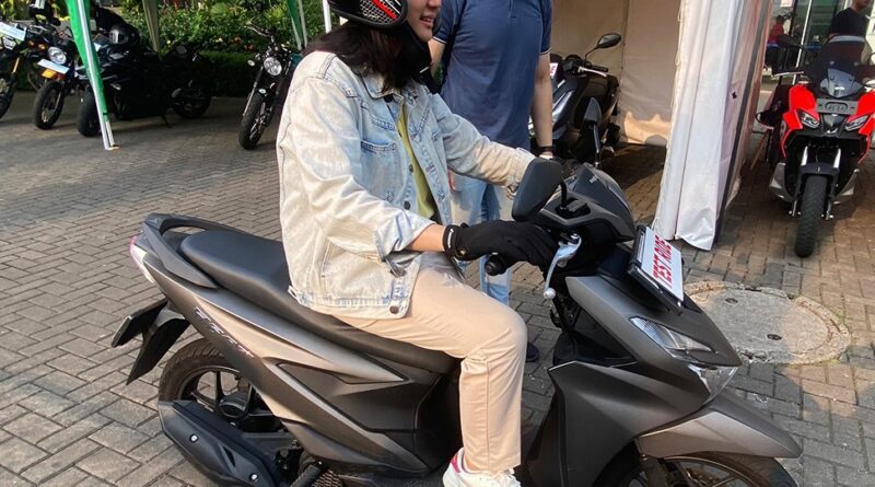 Naik Matic Aman dan Stylish, 5 Tips Khusus Buat Cewek