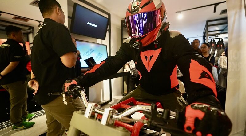 Racing Suits Fitting Sendiri, Dainese Custom Work Bisa Wujudkan