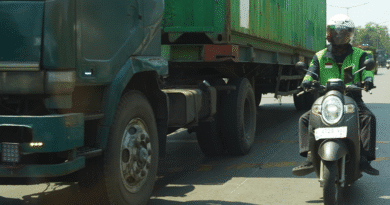 Waspada Blind Spot Saat Riding dan Ini Trik Amannya