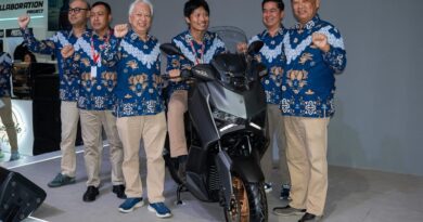 Yamaha XMAX Show Off di IMOS 2025, Siap Adu Kambing Dengan ADV160