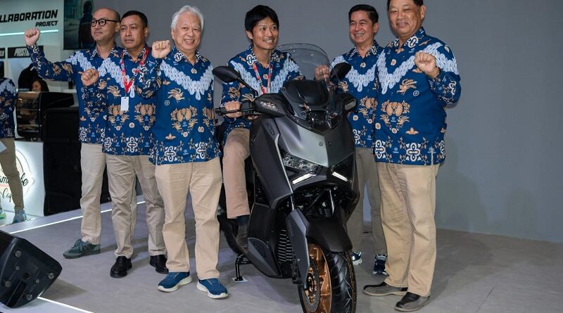 Yamaha XMAX Show Off di IMOS 2025, Siap Adu Kambing Dengan ADV160