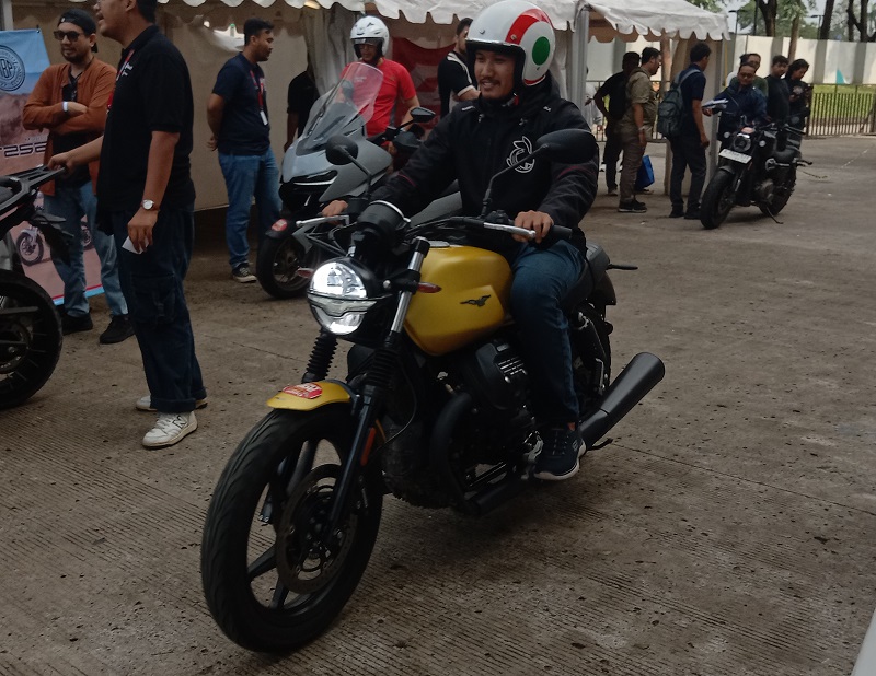 Banyak Pengunjung IMOS 2025 Test Ride Moto Guzzi V7 Stone, Alasannya