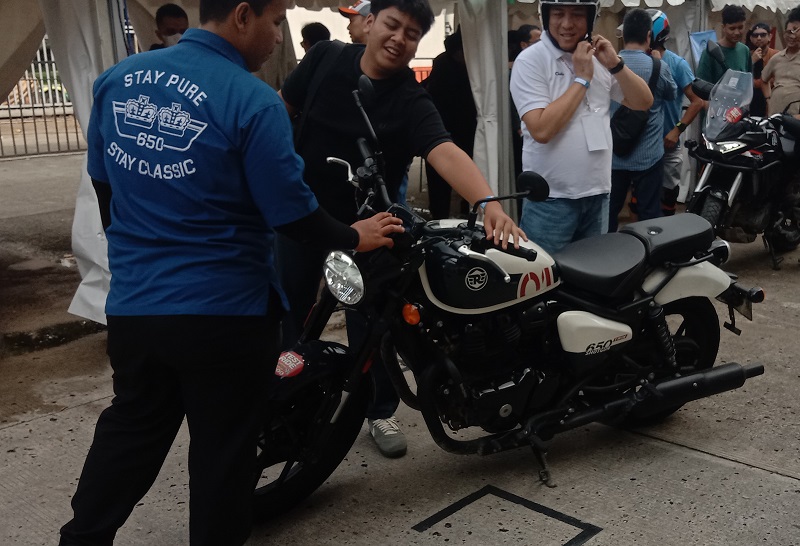 Bapak-Bapak Milenial Pasti Doyan Royal Enfield Shotgun 650 Ini
