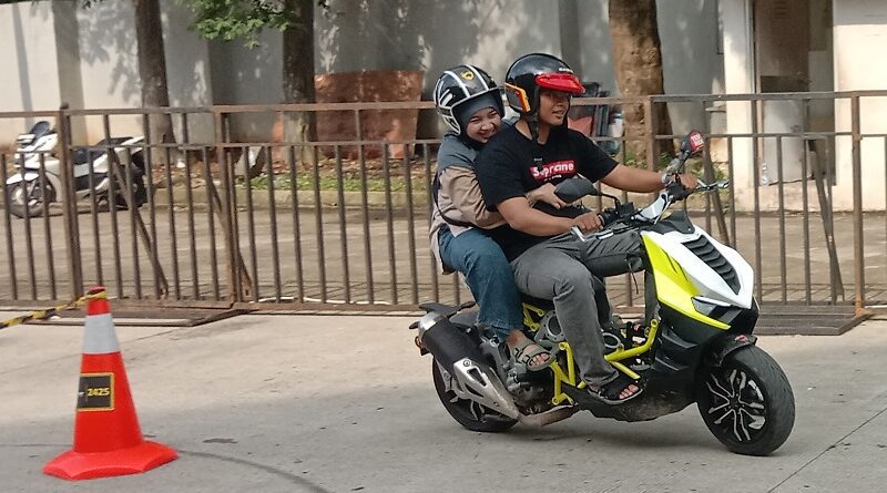 Boncengan Pakai Italjet Dragster Siapa Takut