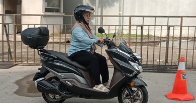 Emak-emak Naik Suzuki Brugman Cocok Juga Nih Buat Ke Pasar