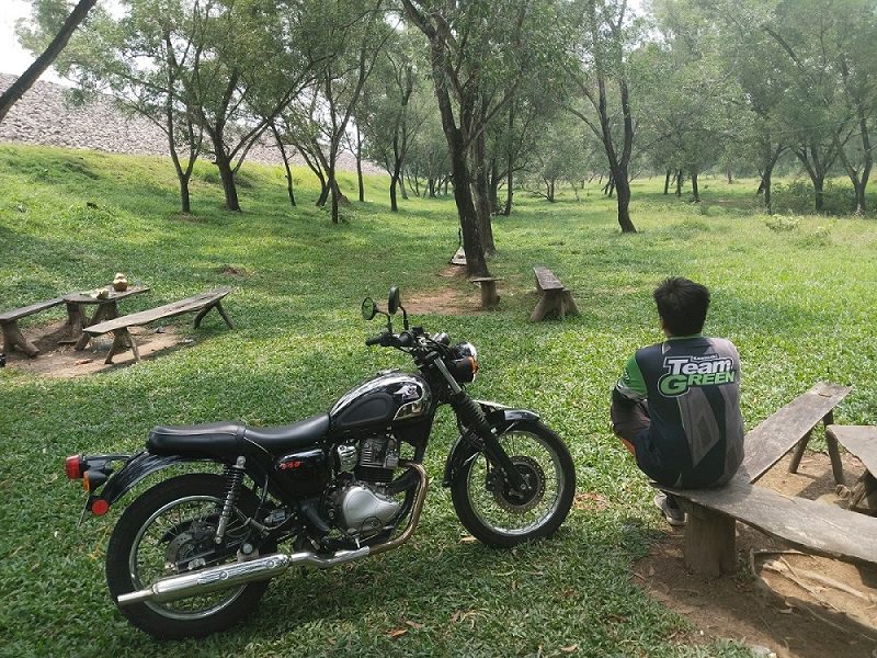 Jajal Kawasaki Meguro S1 Menembus Badai Hujan Jati Luhur