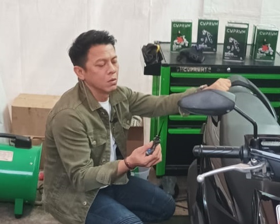 Side Job Ariel Noah, Ganti Oli Ojol
